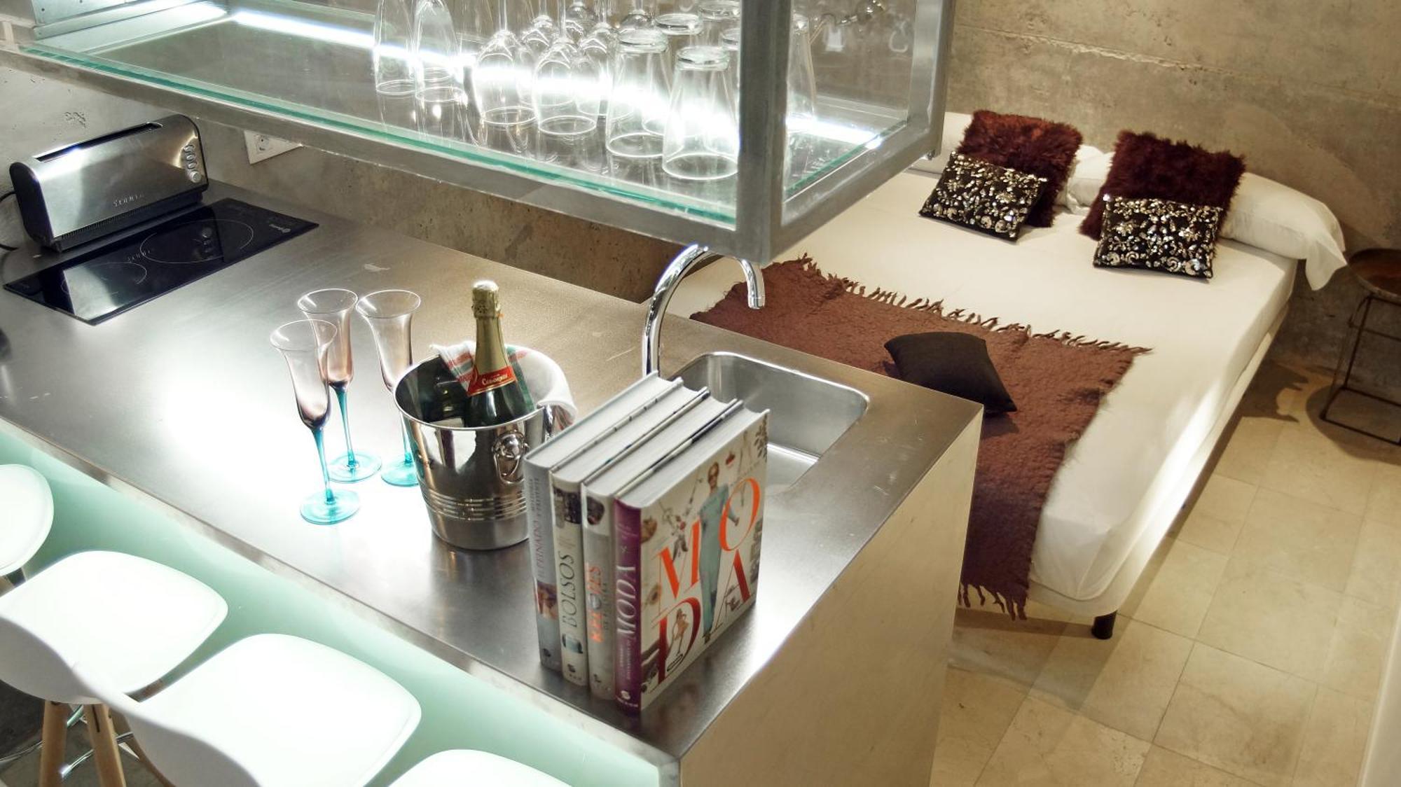 My Space Emirates - Fully Equipped Apartments Near The Beach With Shared Pool Barcelona Værelse billede