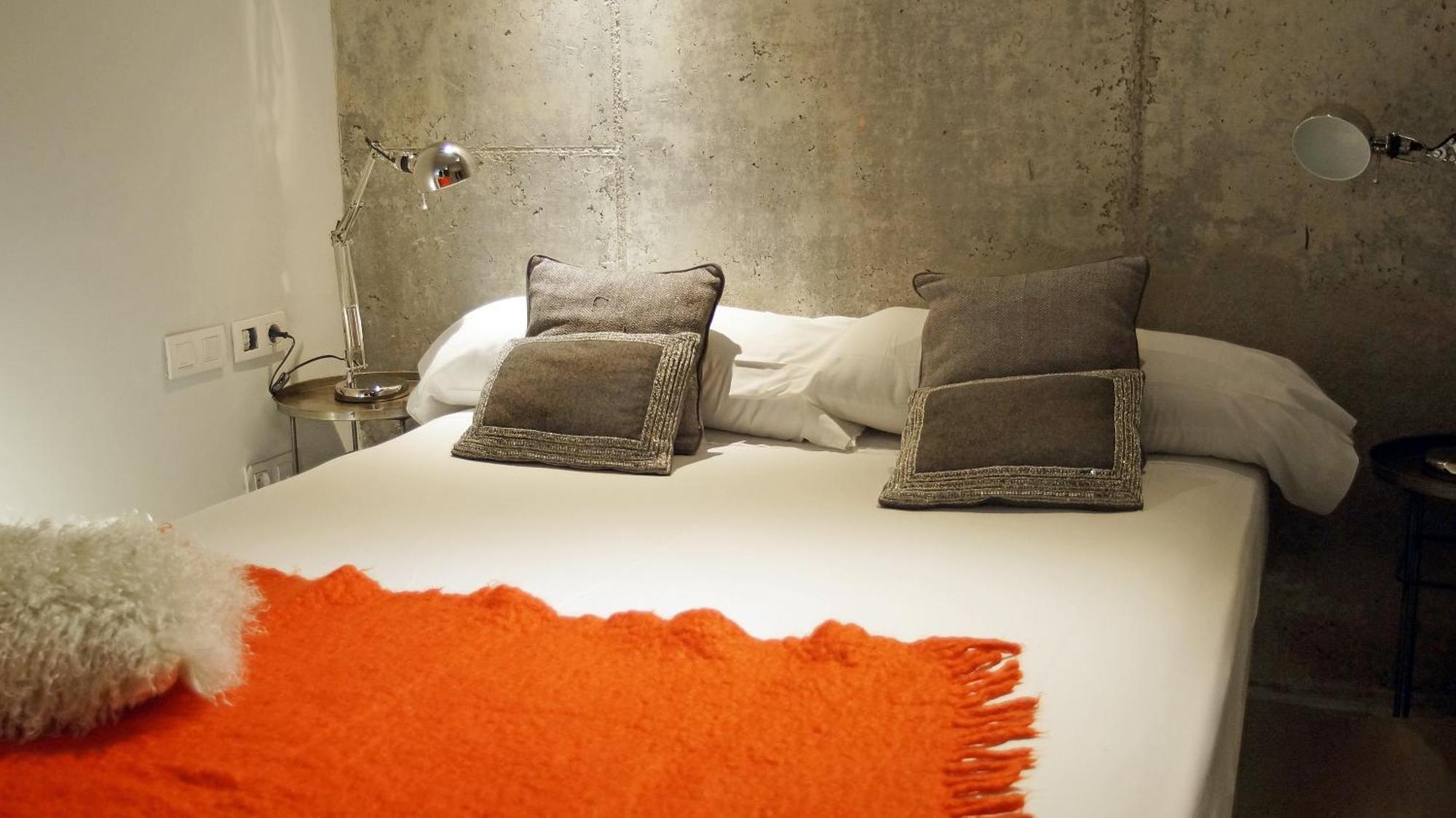 My Space Emirates - Fully Equipped Apartments Near The Beach With Shared Pool Barcelona Værelse billede
