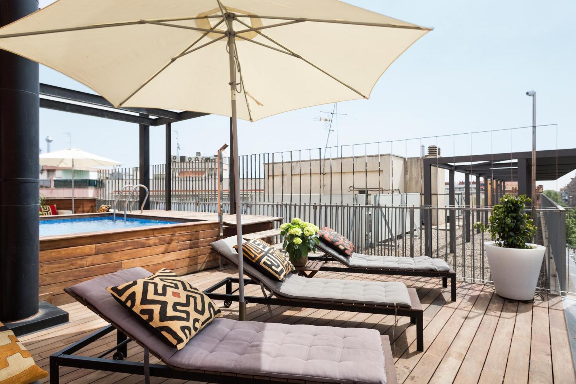 My Space Emirates - Fully Equipped Apartments Near The Beach With Shared Pool Barcelona Eksteriør billede