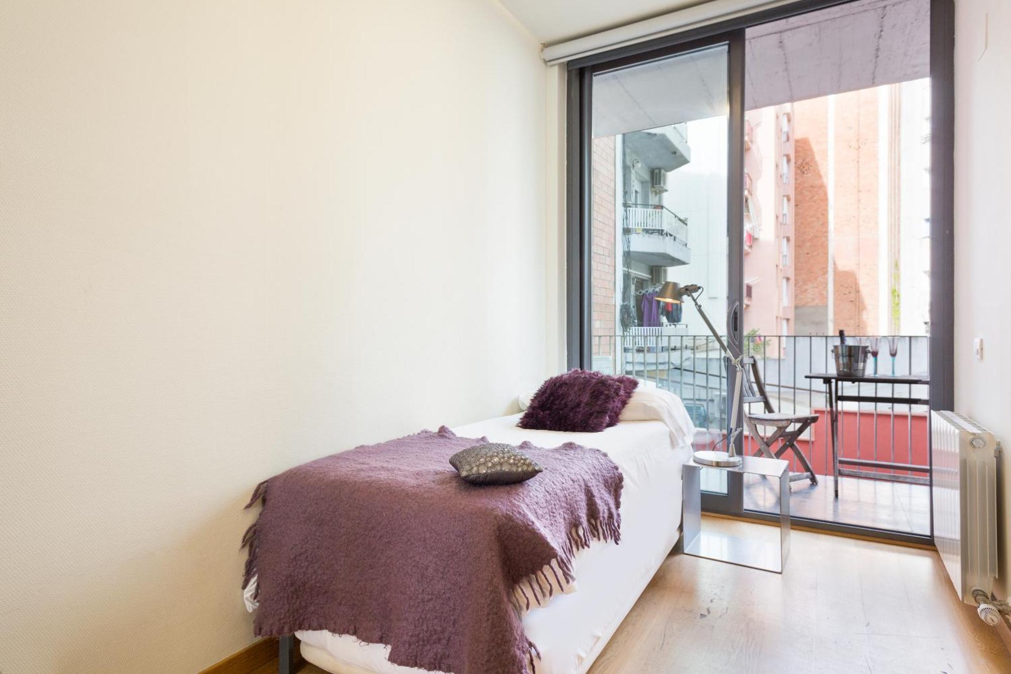 My Space Emirates - Fully Equipped Apartments Near The Beach With Shared Pool Barcelona Eksteriør billede