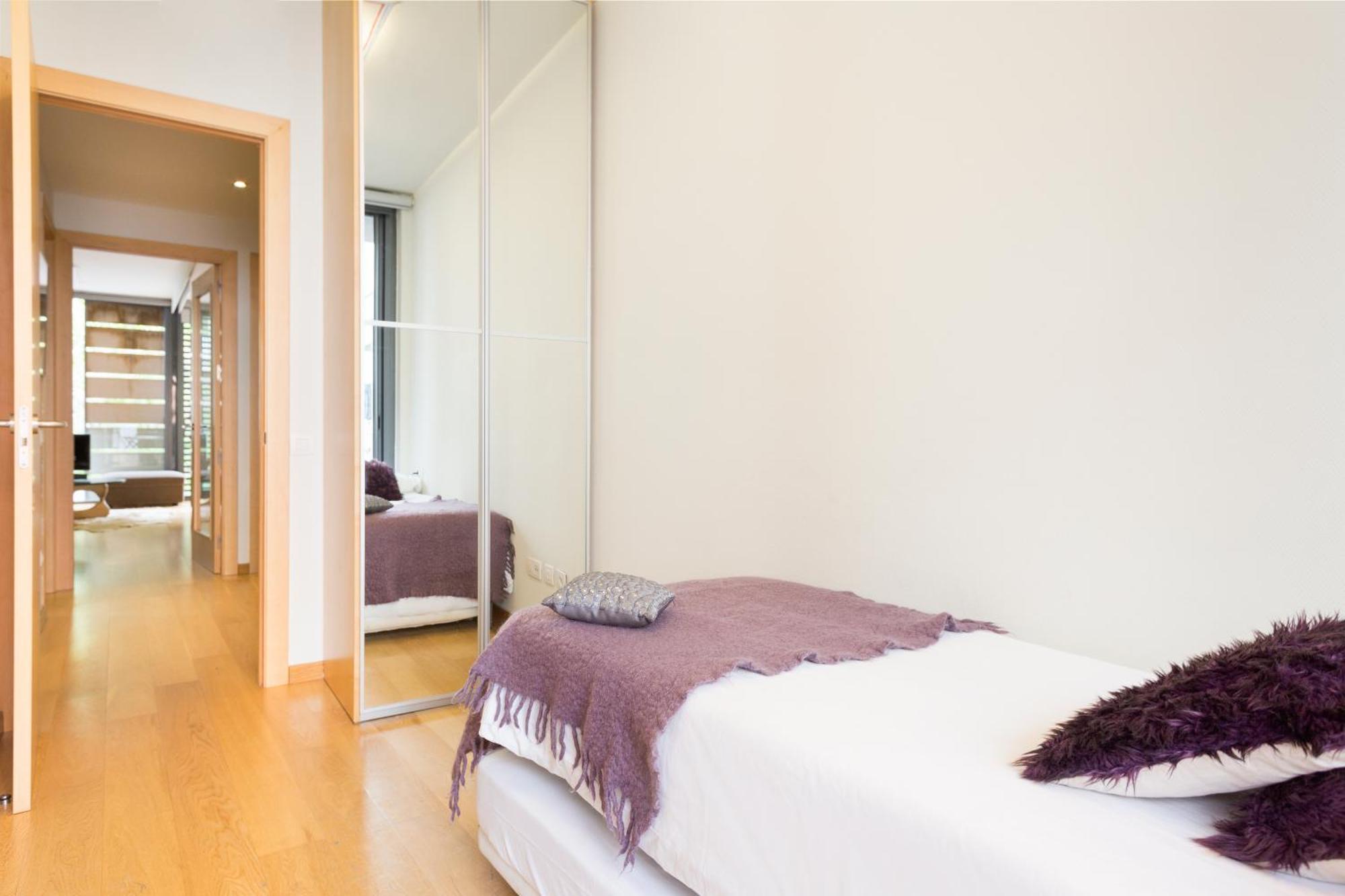 My Space Emirates - Fully Equipped Apartments Near The Beach With Shared Pool Barcelona Eksteriør billede