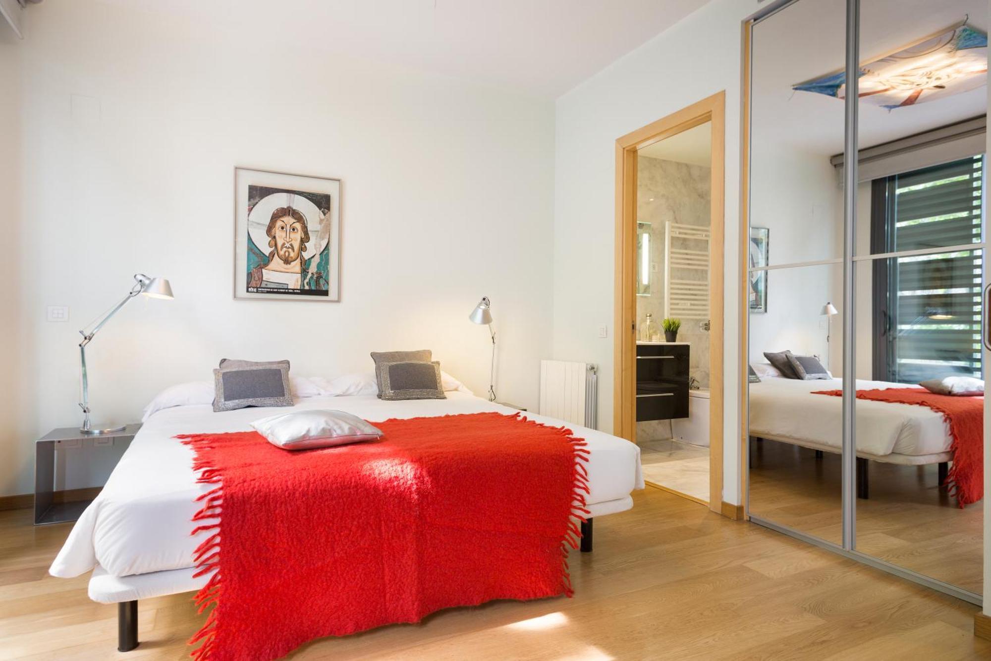 My Space Emirates - Fully Equipped Apartments Near The Beach With Shared Pool Barcelona Eksteriør billede