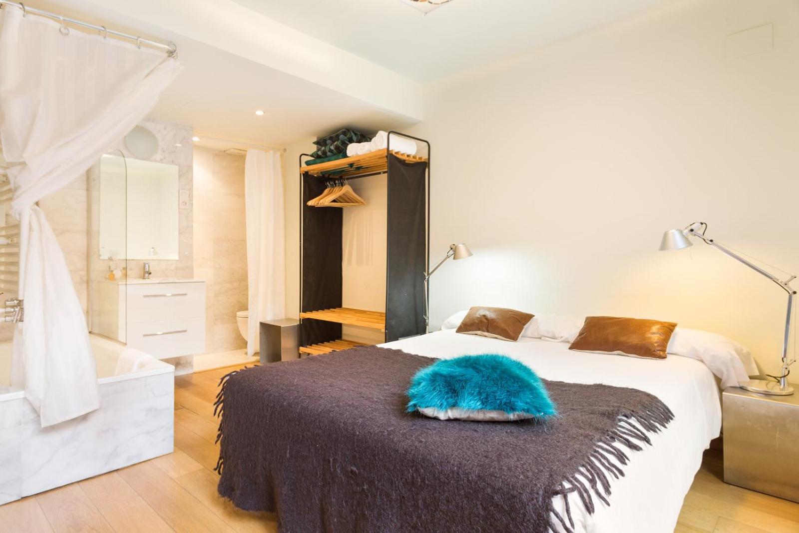 My Space Emirates - Fully Equipped Apartments Near The Beach With Shared Pool Barcelona Eksteriør billede