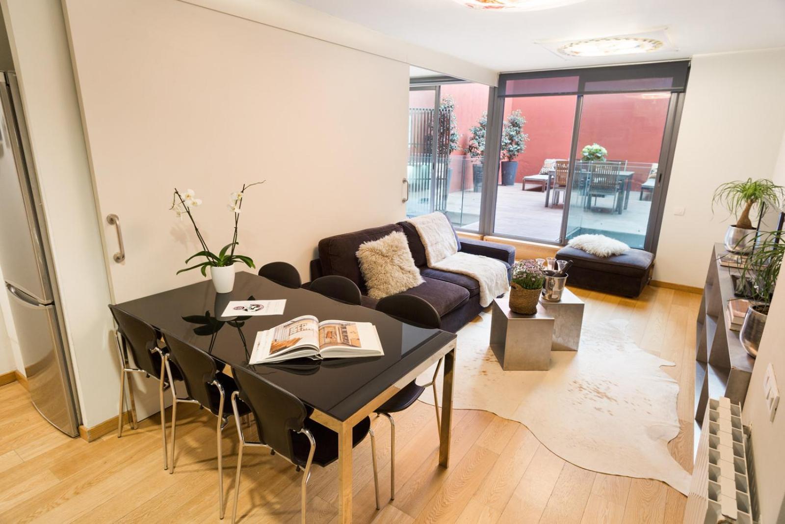My Space Emirates - Fully Equipped Apartments Near The Beach With Shared Pool Barcelona Eksteriør billede